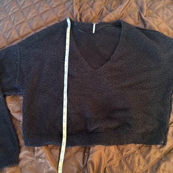 Free people black v neck crop sweater  oversized xs - Picture 4 of 11